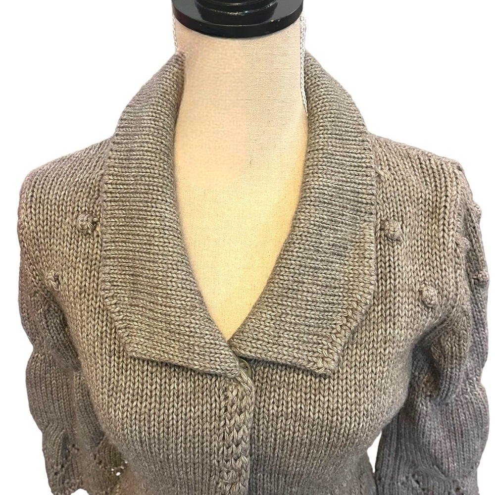 Bianco & Blue Wool Blend Tailored Lace and Bobble Chunky Cardigan in Grey - Picture 2 of 16